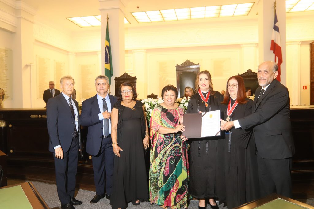 Desembargadores do TJBA são homenageados com a Medalha do Mérito Judiciário  