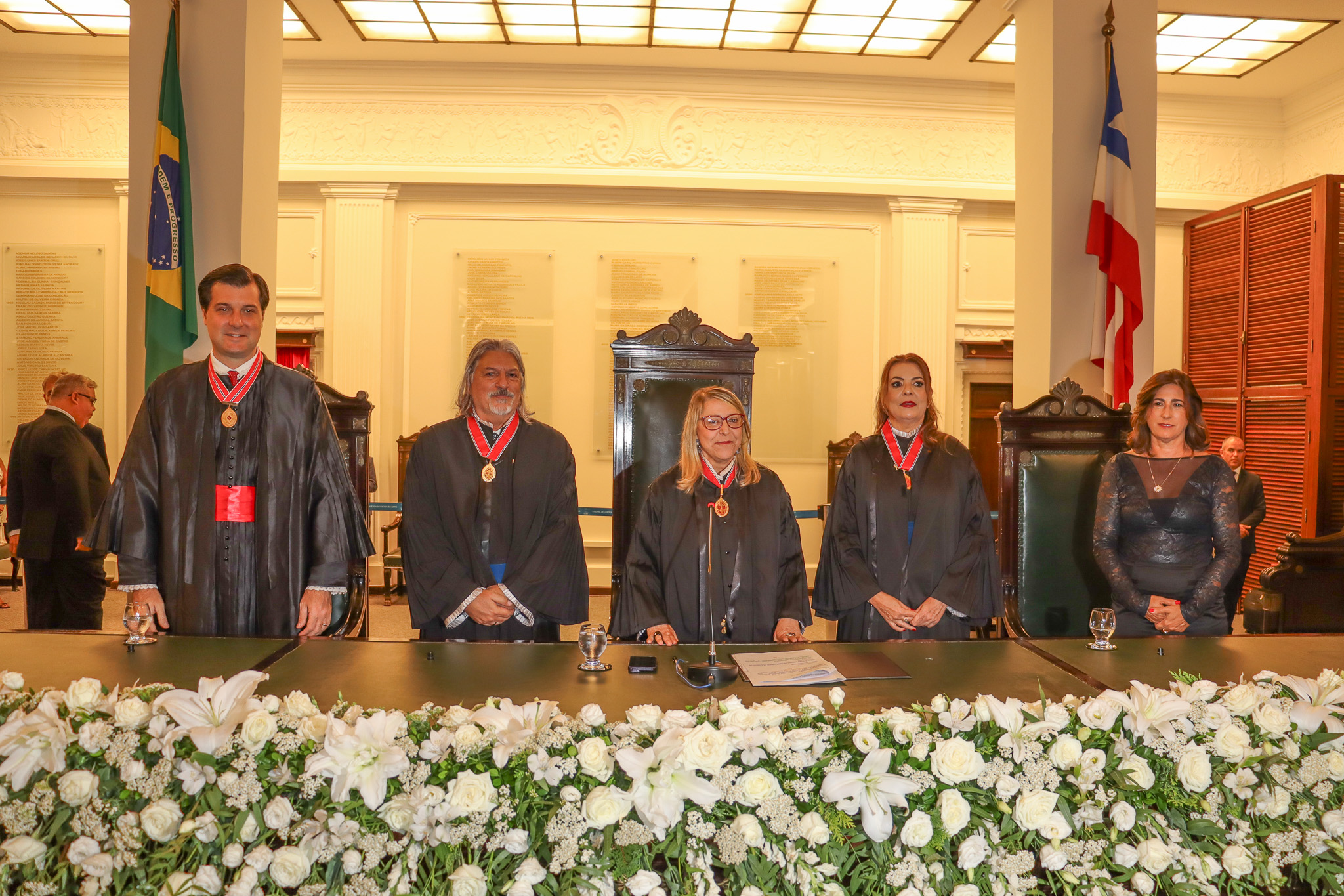 Desembargadores do TJBA são homenageados com a Medalha do Mérito Judiciário  