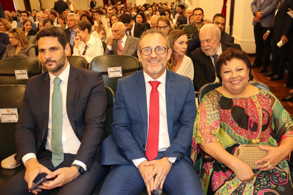Desembargadores do TJBA são homenageados com a Medalha do Mérito Judiciário  