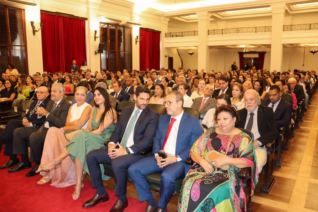 Desembargadores do TJBA são homenageados com a Medalha do Mérito Judiciário  