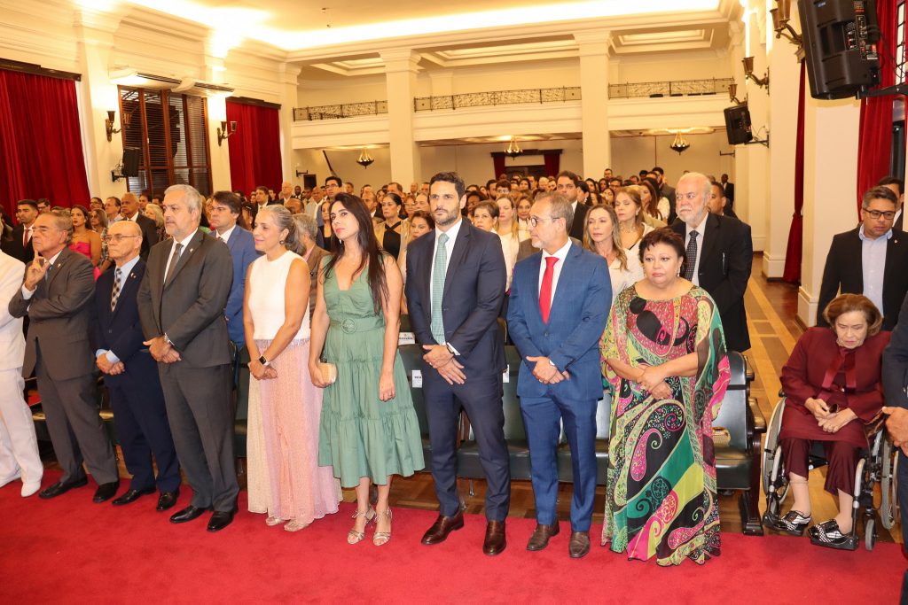 Desembargadores do TJBA são homenageados com a Medalha do Mérito Judiciário  