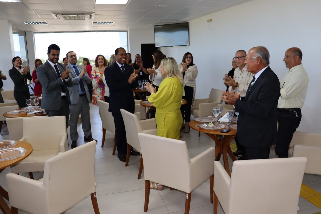 Presidente do TJBA recebe homenagens de Servidores e Magistrados em celebração ao seu aniversário