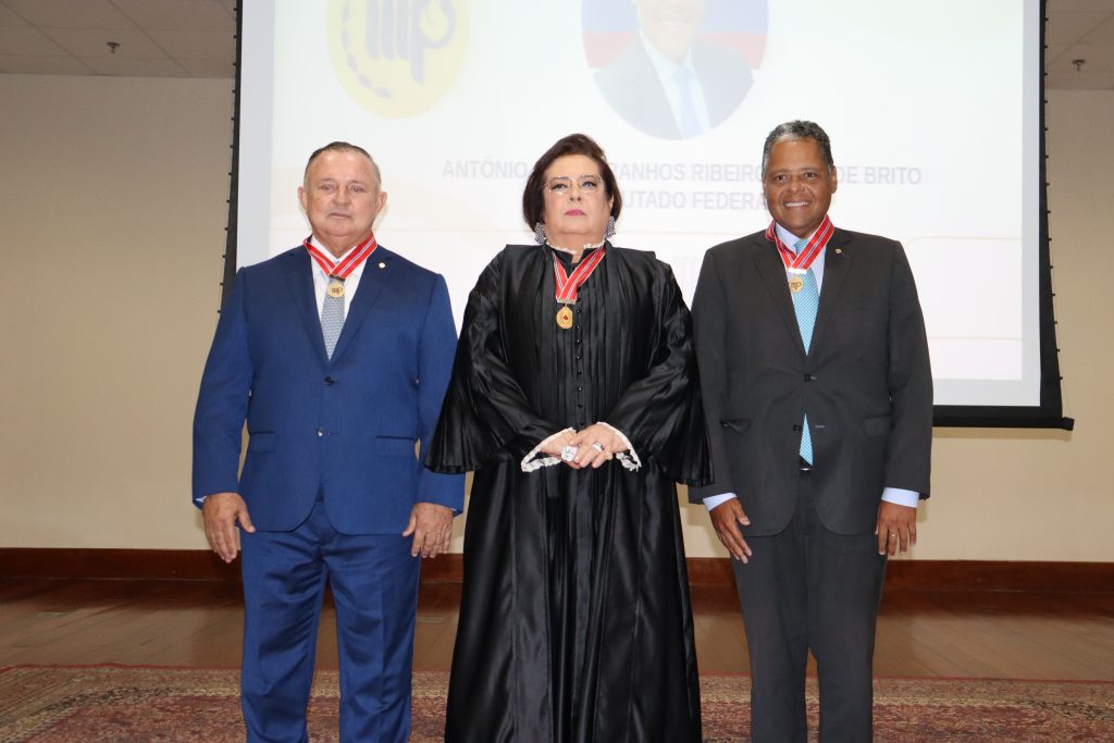Desembargadores do TJBA recebem o Prêmio JJ Calmon de Passos do Ministério Público