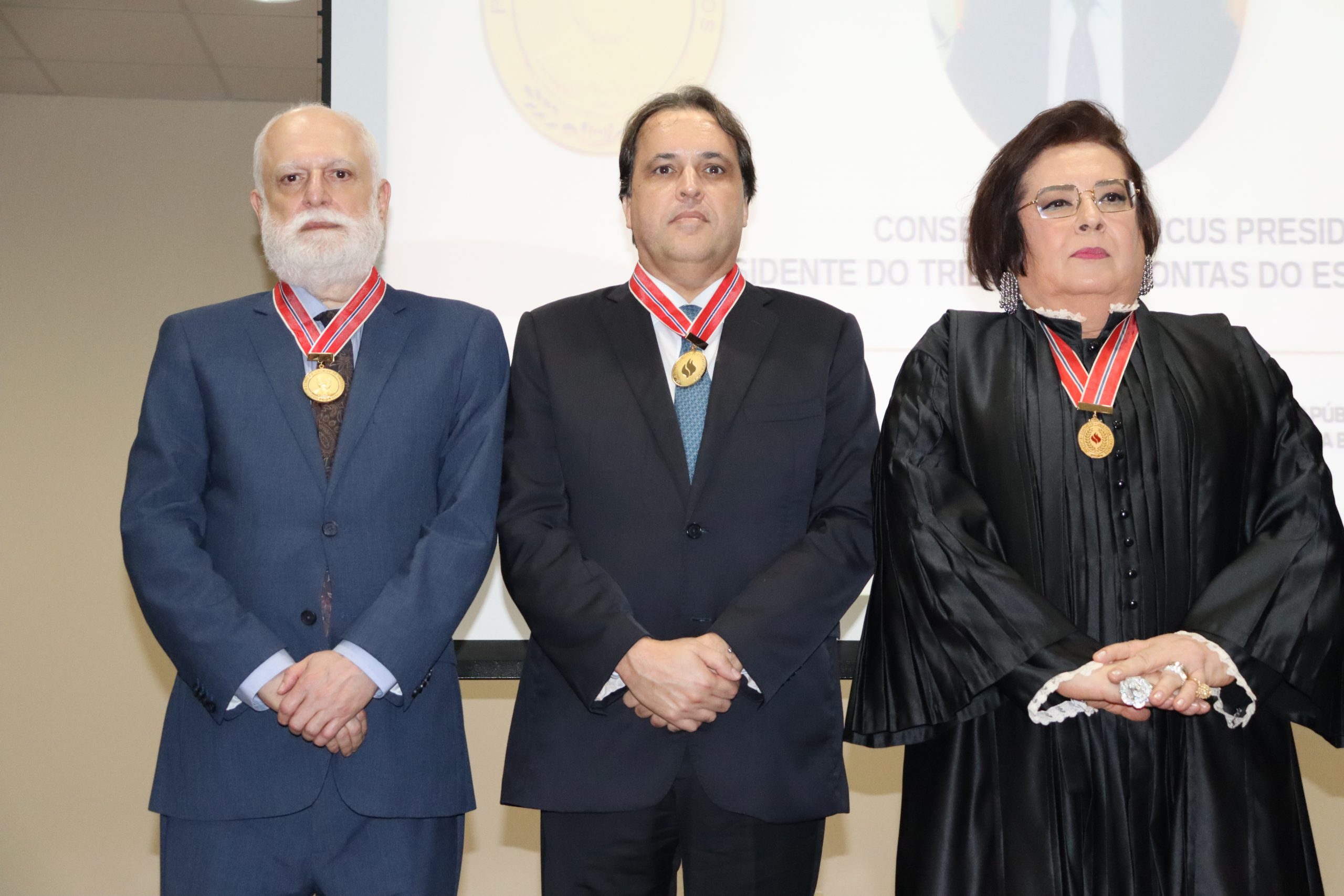 Desembargadores do TJBA recebem o Prêmio JJ Calmon de Passos do Ministério Público   