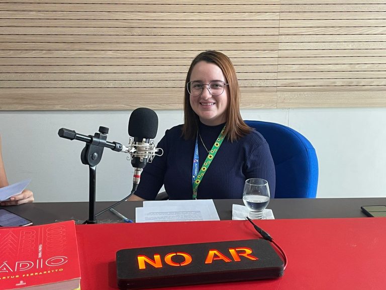Dia Mundial de Conscientização sobre o Autismo: podcast Saiba Mais entrevista a Servidora Márcia Abensur, primeiro lugar nas vagas para pessoas com deficiência  