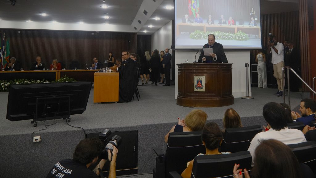 Desembargador Maurício Kertzman toma posse como Membro do TRE-BA   