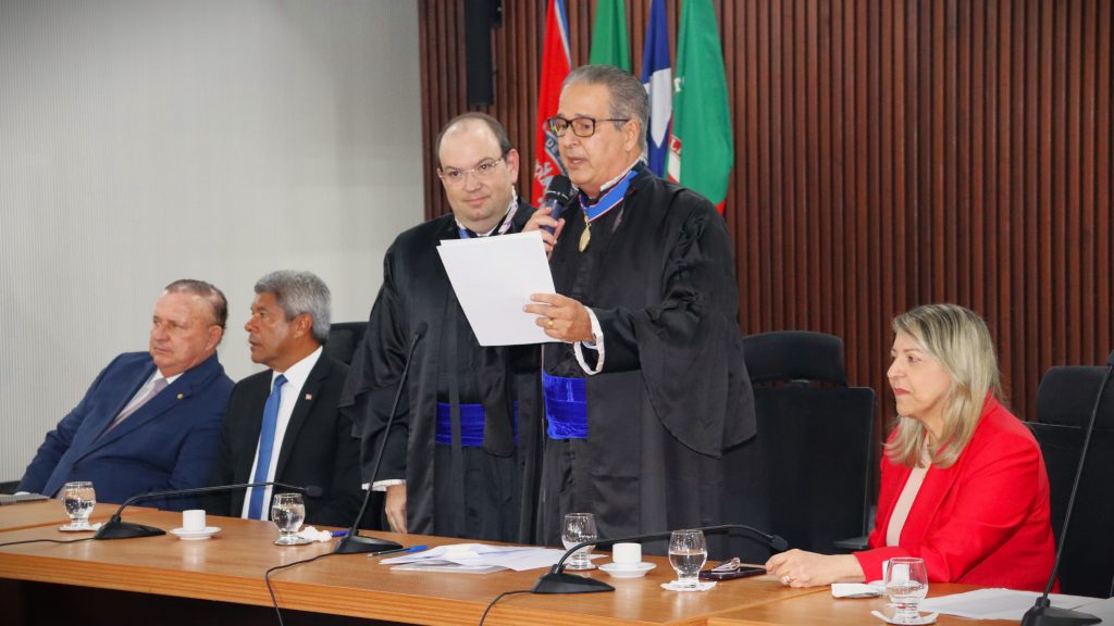 Desembargador Maurício Kertzman toma posse como Membro do TRE-BA   