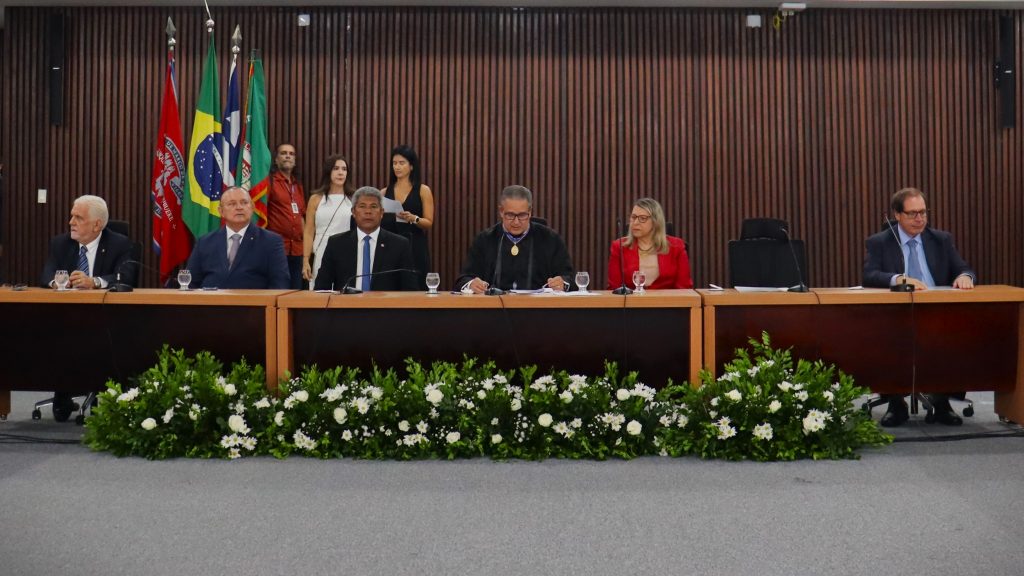 Desembargador Maurício Kertzman toma posse como Membro do TRE-BA   