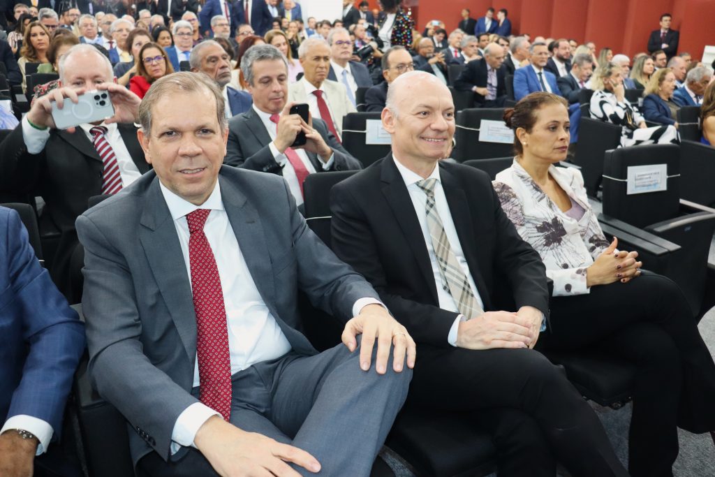 Desembargador Maurício Kertzman toma posse como Membro do TRE-BA   