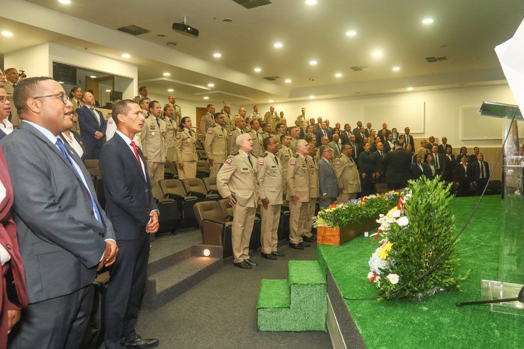 Oficiais do GSI do TJBA recebem a Medalha do Mérito da Casa Militar do Governador