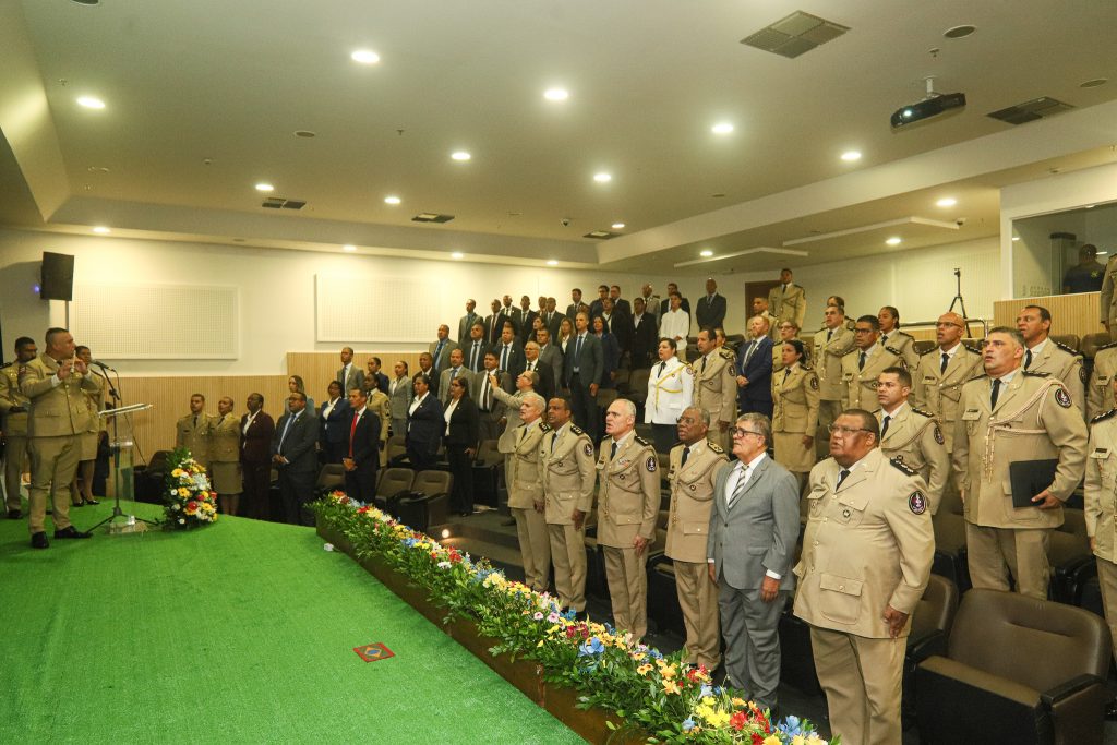 Oficiais do GSI do TJBA recebem a Medalha do Mérito da Casa Militar do Governador