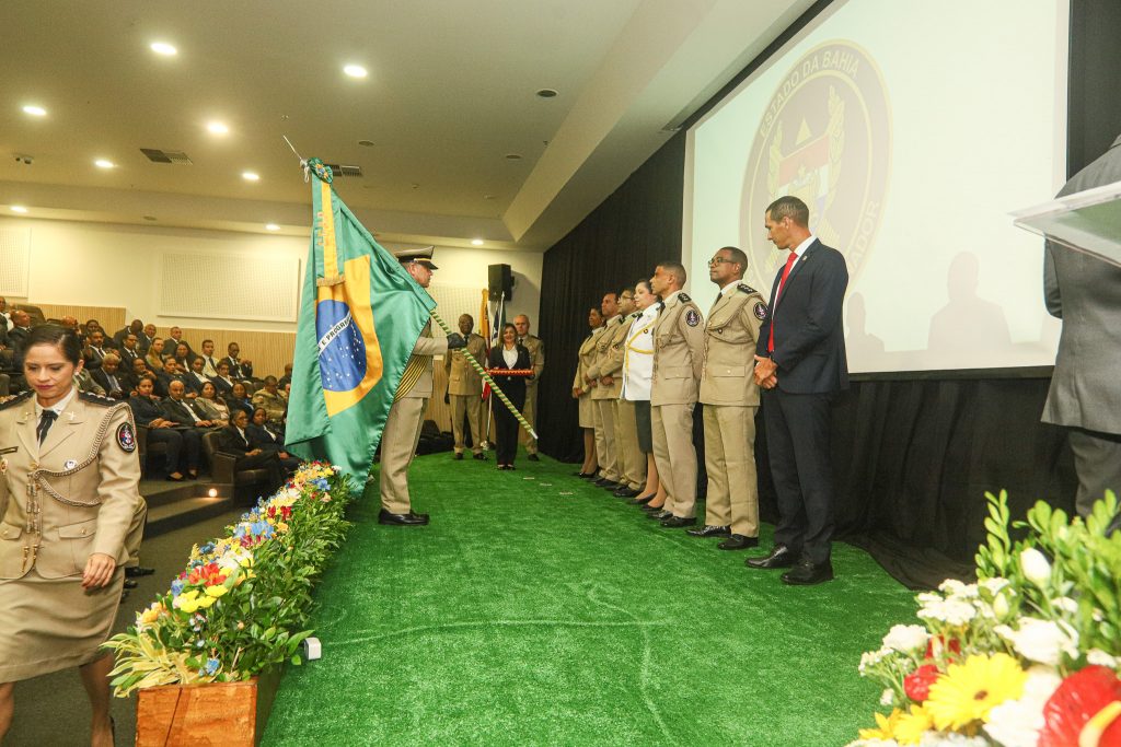 Oficiais do GSI do TJBA recebem a Medalha do Mérito da Casa Militar do Governador