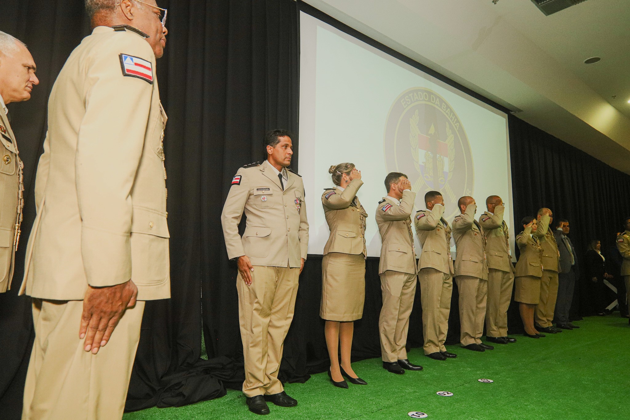 Oficiais do GSI do TJBA recebem a Medalha do Mérito da Casa Militar do Governador    