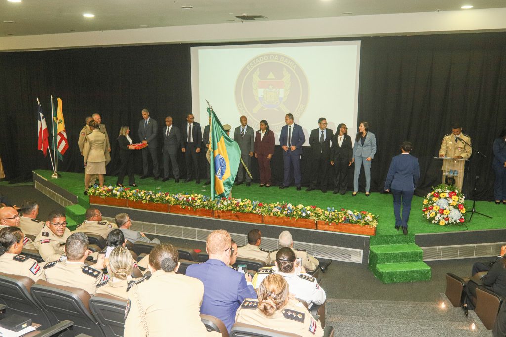 Oficiais do GSI do TJBA recebem a Medalha do Mérito da Casa Militar do Governador