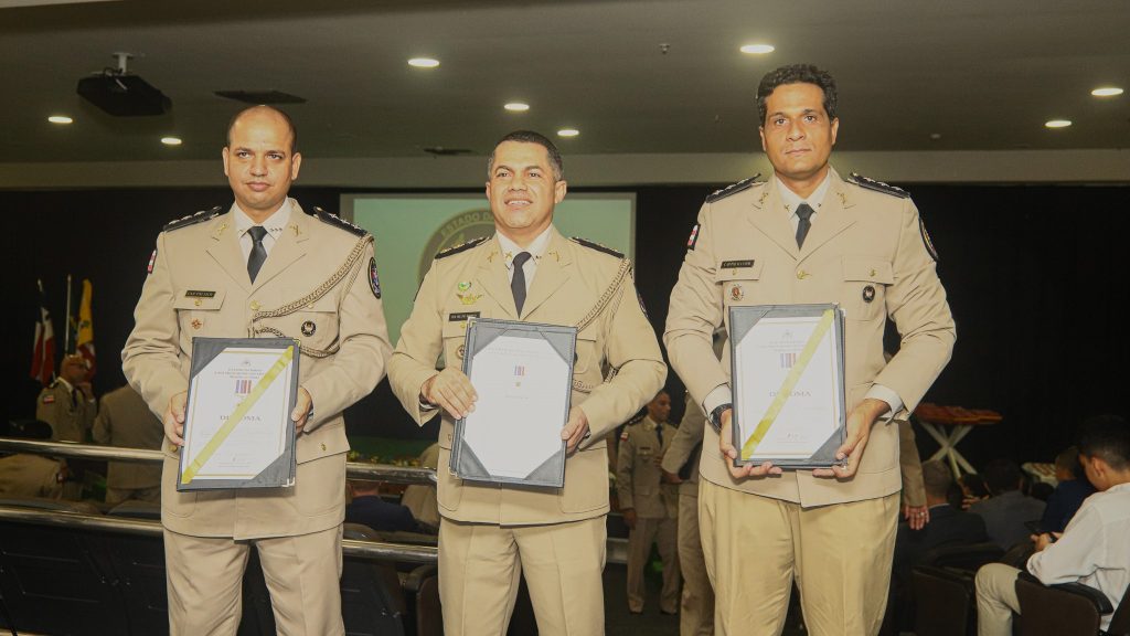 Oficiais do GSI do TJBA recebem a Medalha do Mérito da Casa Militar do Governador