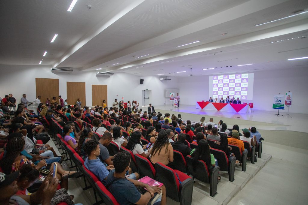 Registra Bahia – Favela: lançamento do Projeto entrega mais de 100 títulos de regularização de propriedade em Lauro de Freitas  
