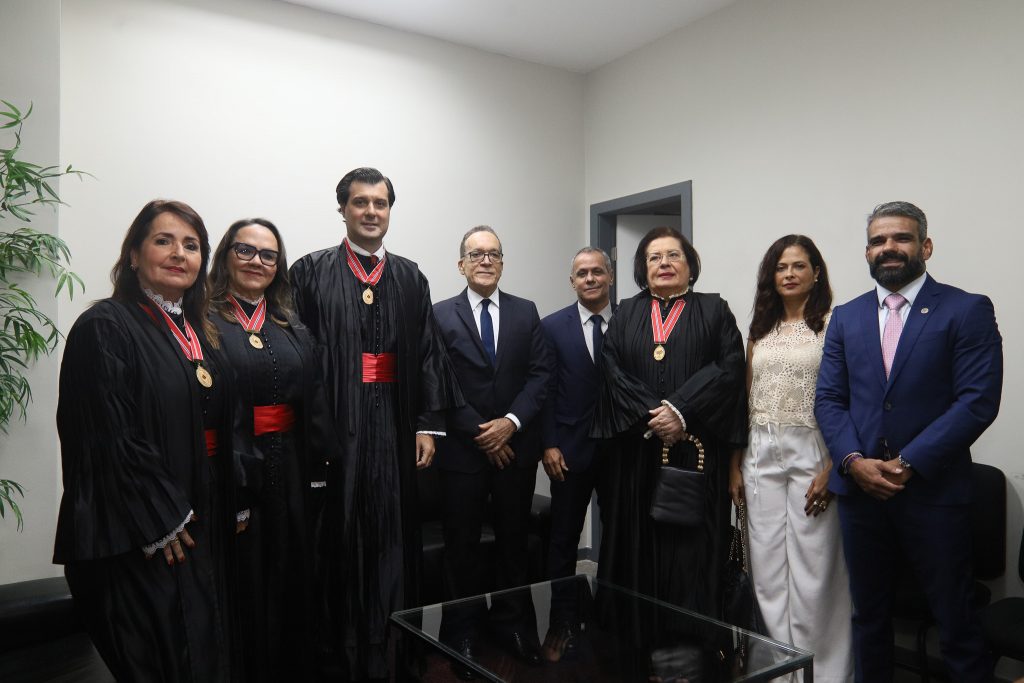1º Vice-Presidente do TJBA prestigia posse de quatro novos Procuradores de Justiça   