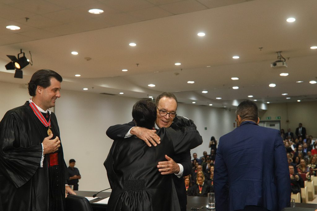 1º Vice-Presidente do TJBA prestigia posse de quatro novos Procuradores de Justiça   