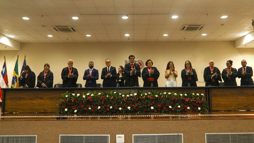1º Vice-Presidente do TJBA prestigia posse de quatro novos Procuradores de Justiça   