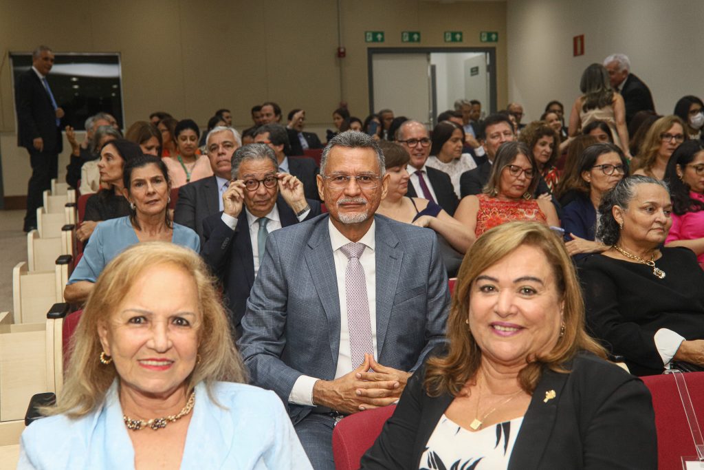 1º Vice-Presidente do TJBA prestigia posse de quatro novos Procuradores de Justiça   