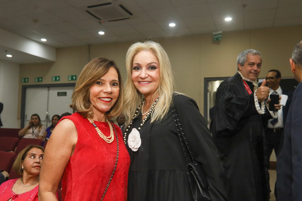 1º Vice-Presidente do TJBA prestigia posse de quatro novos Procuradores de Justiça   