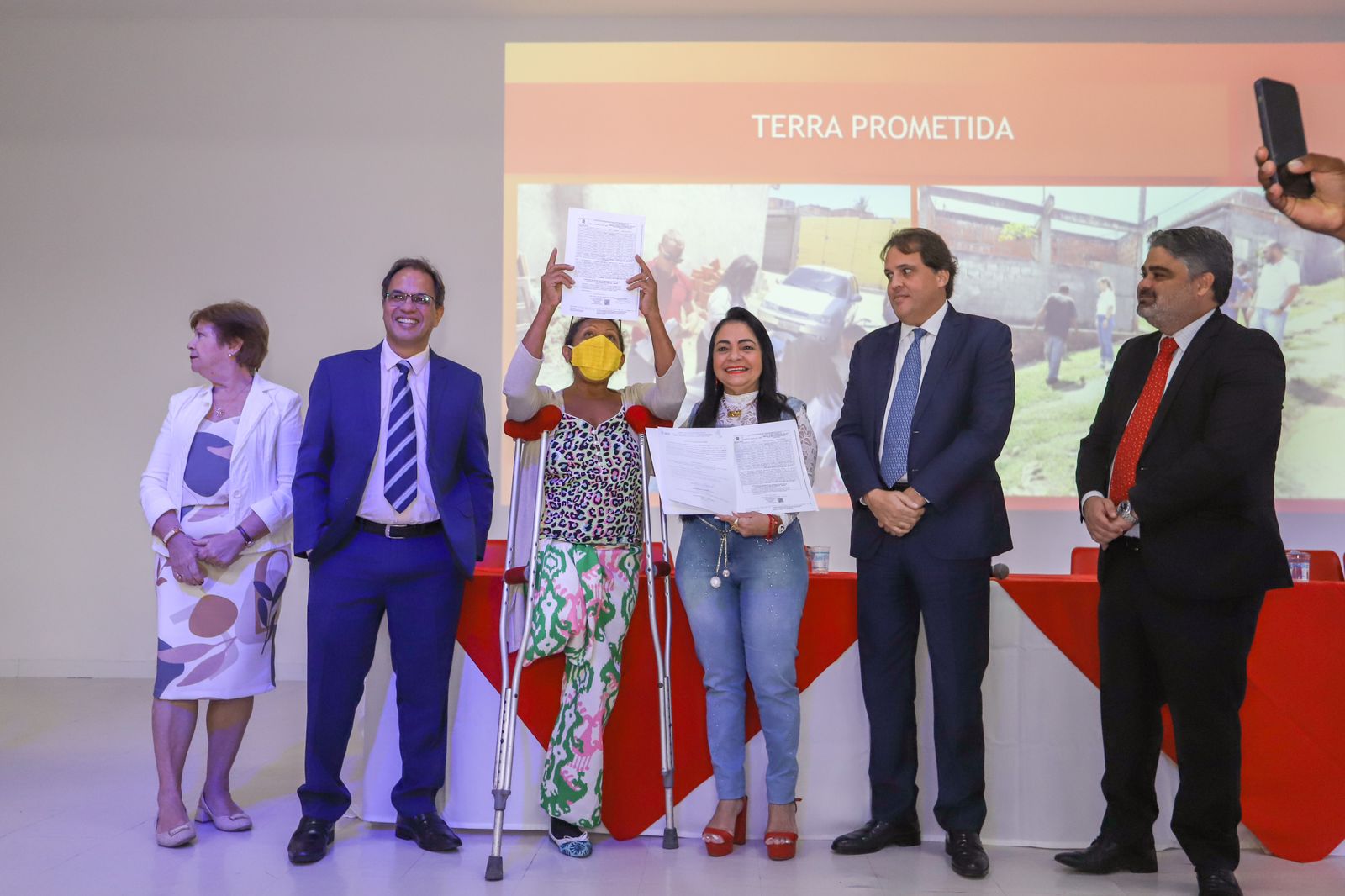 Registra Bahia – Favela: lançamento do Projeto entrega mais de 100 títulos de regularização de propriedade em Lauro de Freitas  