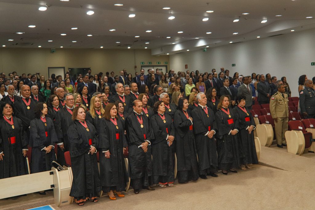Desembargador do TJBA prestigia posse de novo Corregedor-Geral do Ministério Público da Bahia   