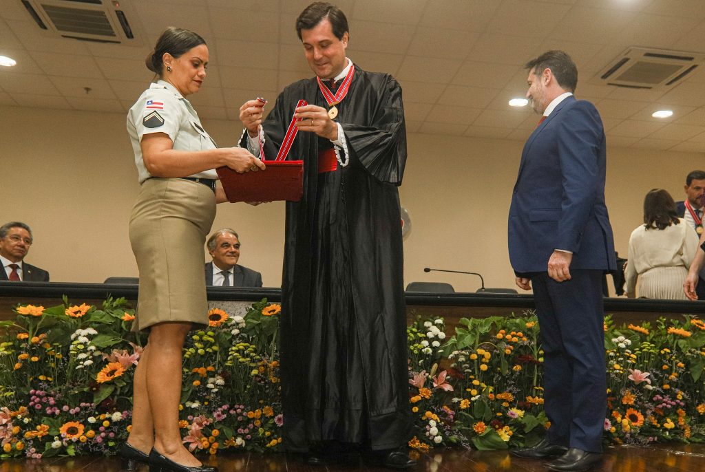 Desembargador do TJBA prestigia posse de novo Corregedor-Geral do Ministério Público da Bahia   