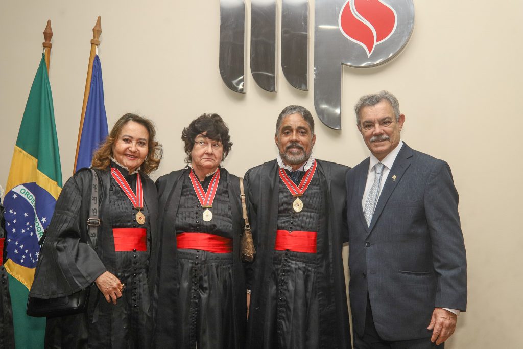 Desembargador do TJBA prestigia posse de novo Corregedor-Geral do Ministério Público da Bahia   