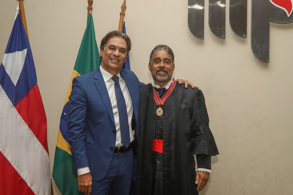Desembargador do TJBA prestigia posse de novo Corregedor-Geral do Ministério Público da Bahia   
