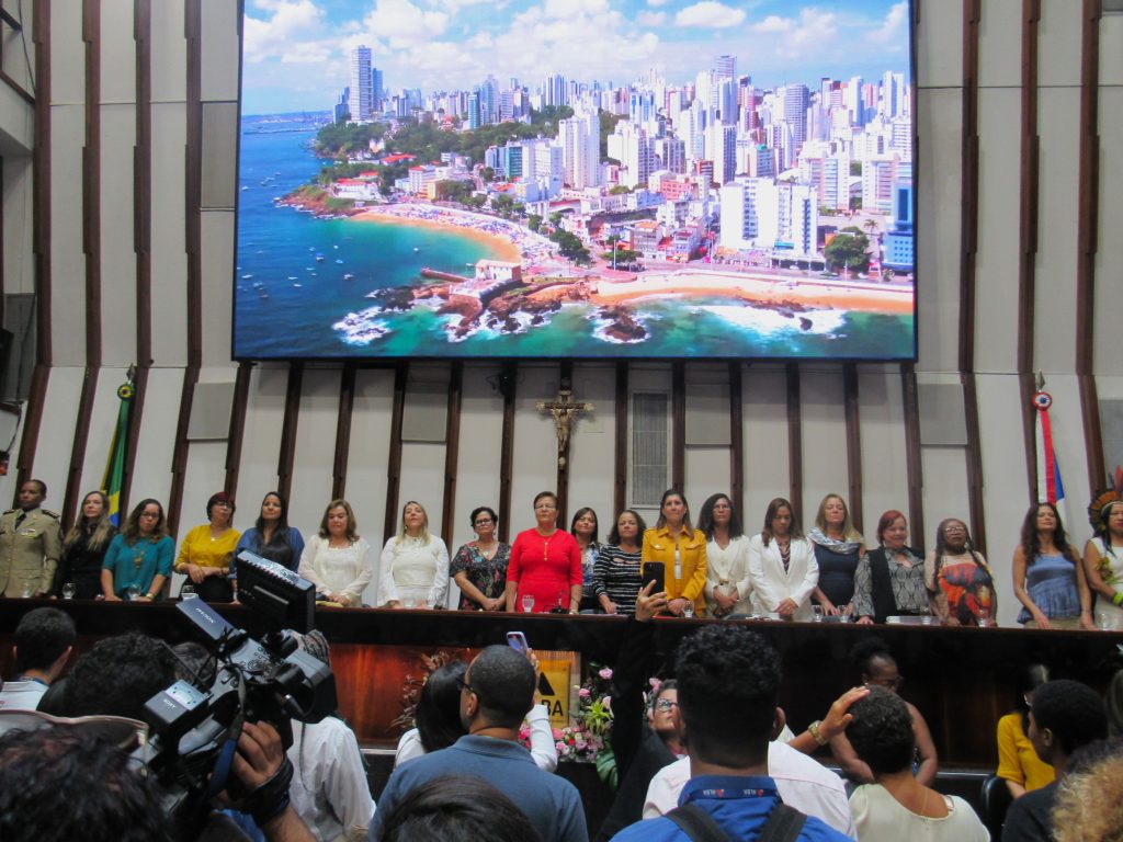 Desembargadora Cynthia Maria Pina Resende faz seu primeiro ato como Governadora em exercício  