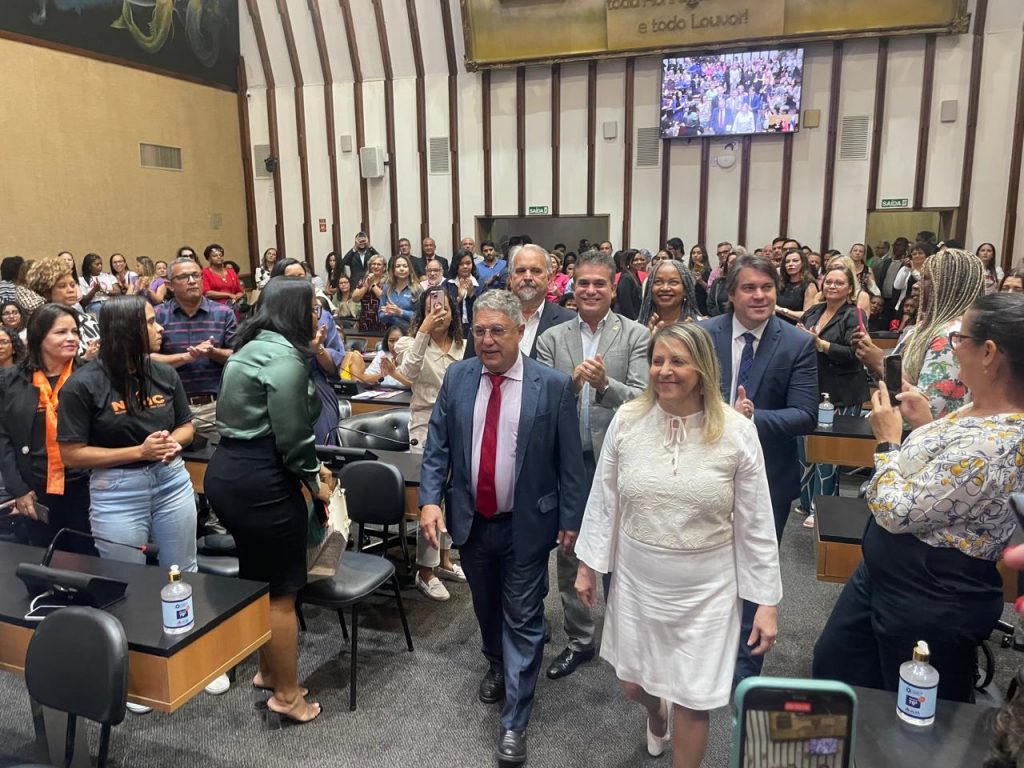 Desembargadora Cynthia Maria Pina Resende faz seu primeiro ato como Governadora em exercício  