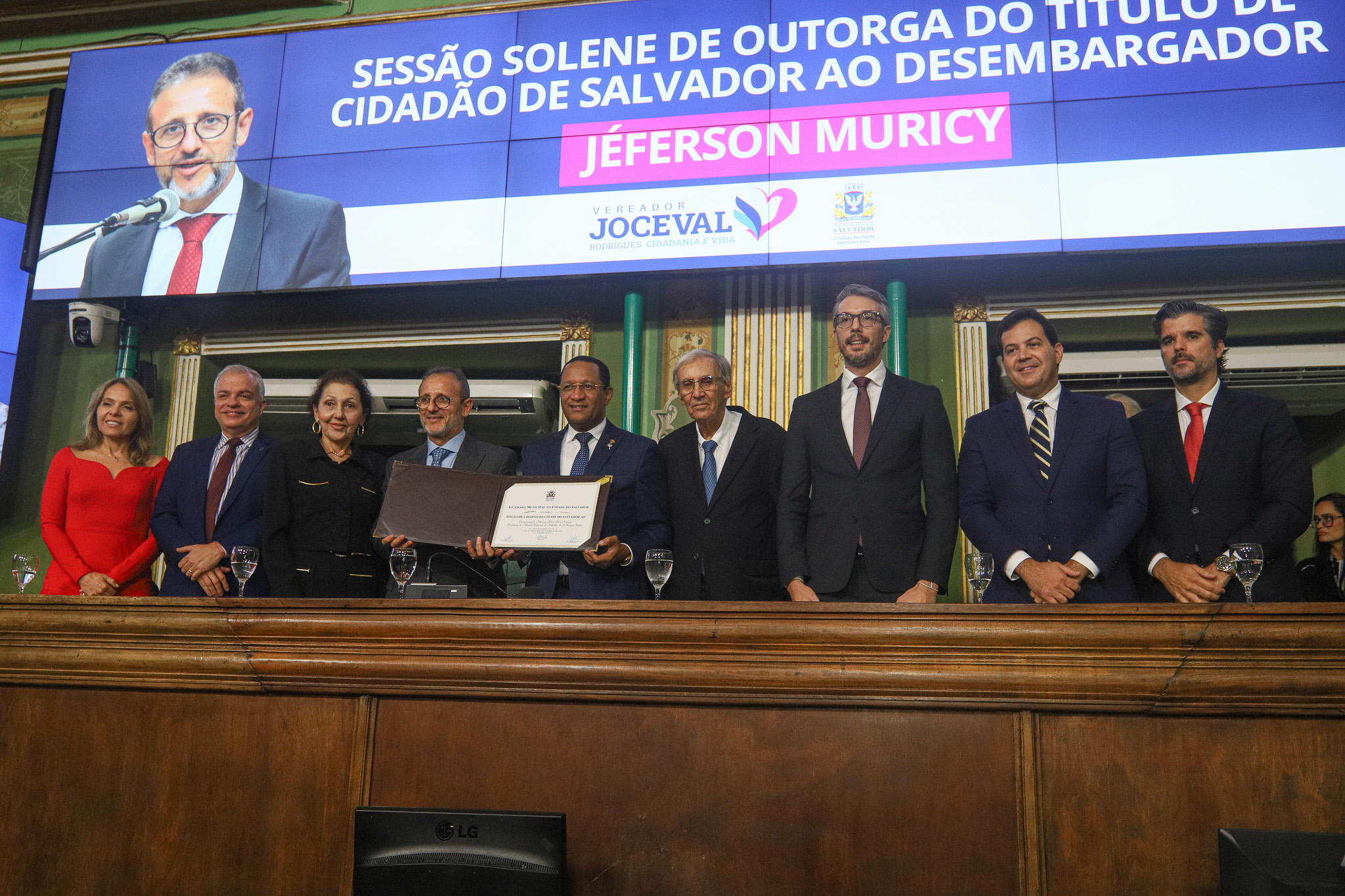 Desembargadora do TJBA prestigia entrega do Título de Cidadão da Cidade do Salvador ao Desembargador Jéferson Muricy do TRT-5    