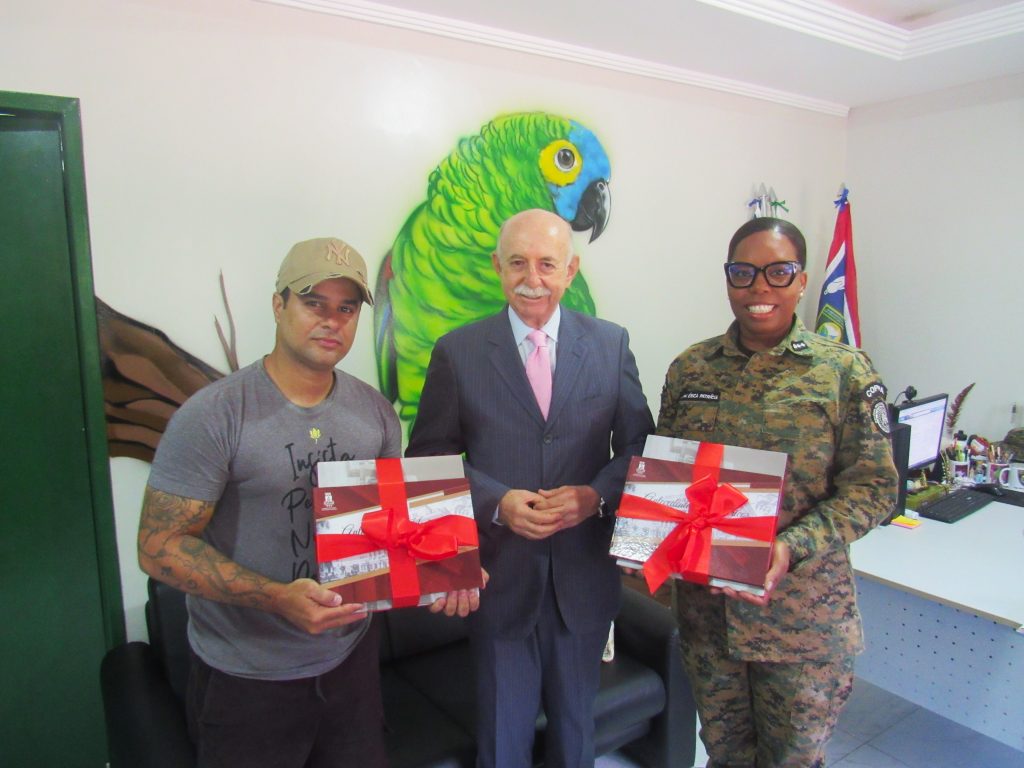 Desembargador do TJBA prestigia Soldado da PMBA que foi voluntário dos resgates no Rio Grande do Sul