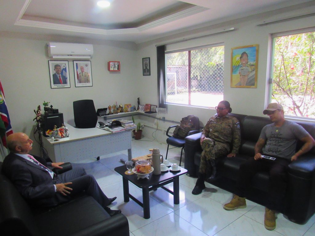 Desembargador do TJBA prestigia Soldado da PMBA que foi voluntário dos resgates no Rio Grande do Sul