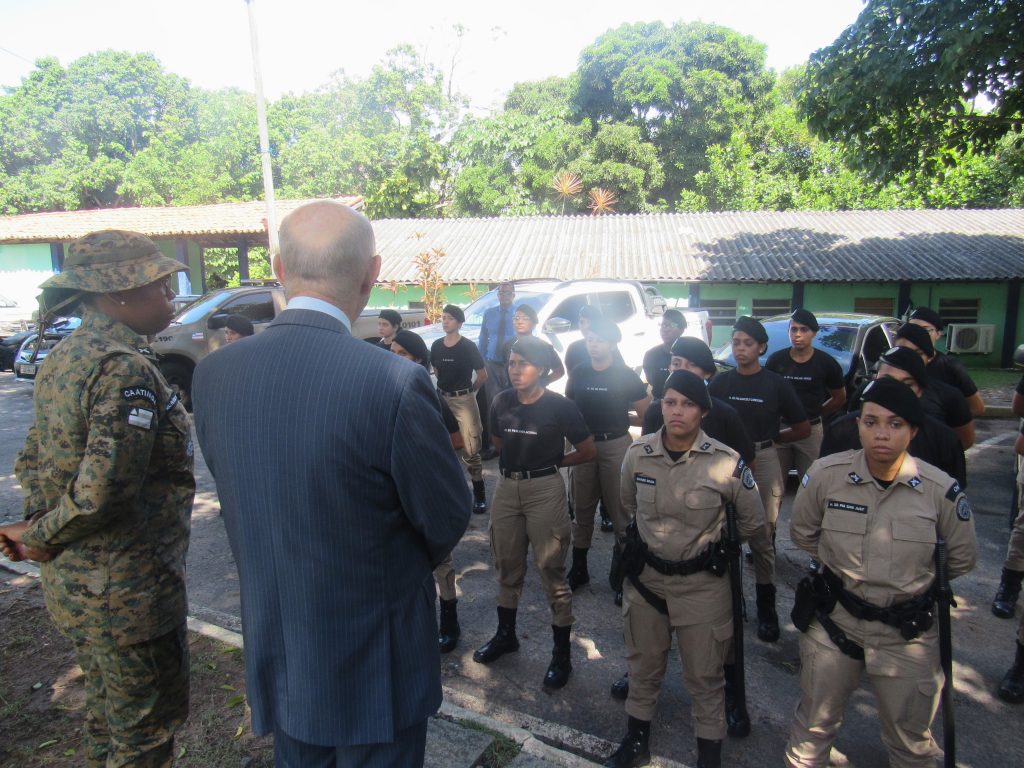 Desembargador do TJBA prestigia Soldado da PMBA que foi voluntário dos resgates no Rio Grande do Sul