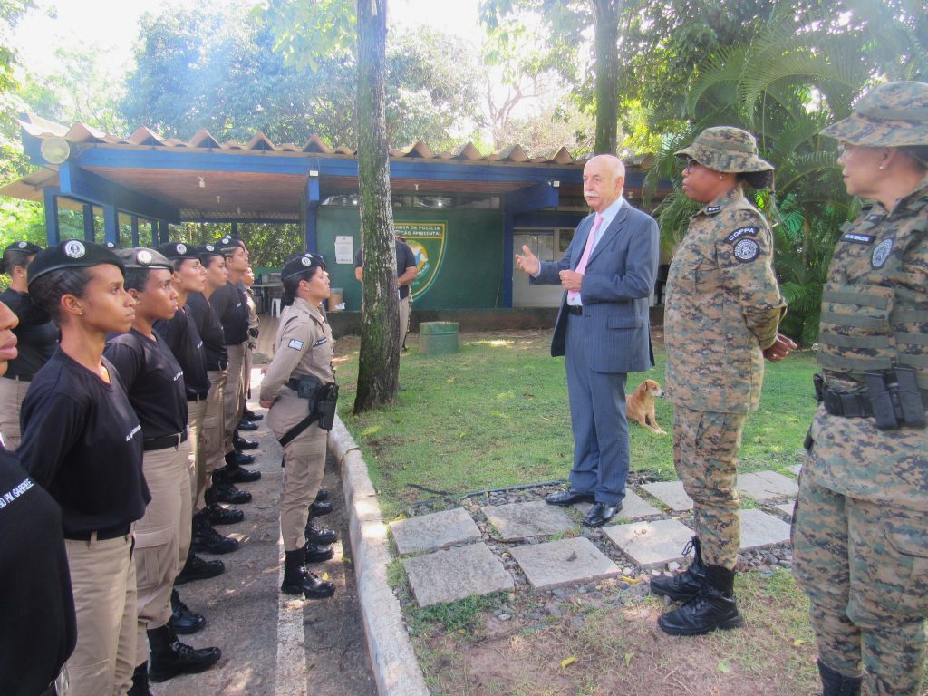 Desembargador do TJBA prestigia Soldado da PMBA que foi voluntário dos resgates no Rio Grande do Sul