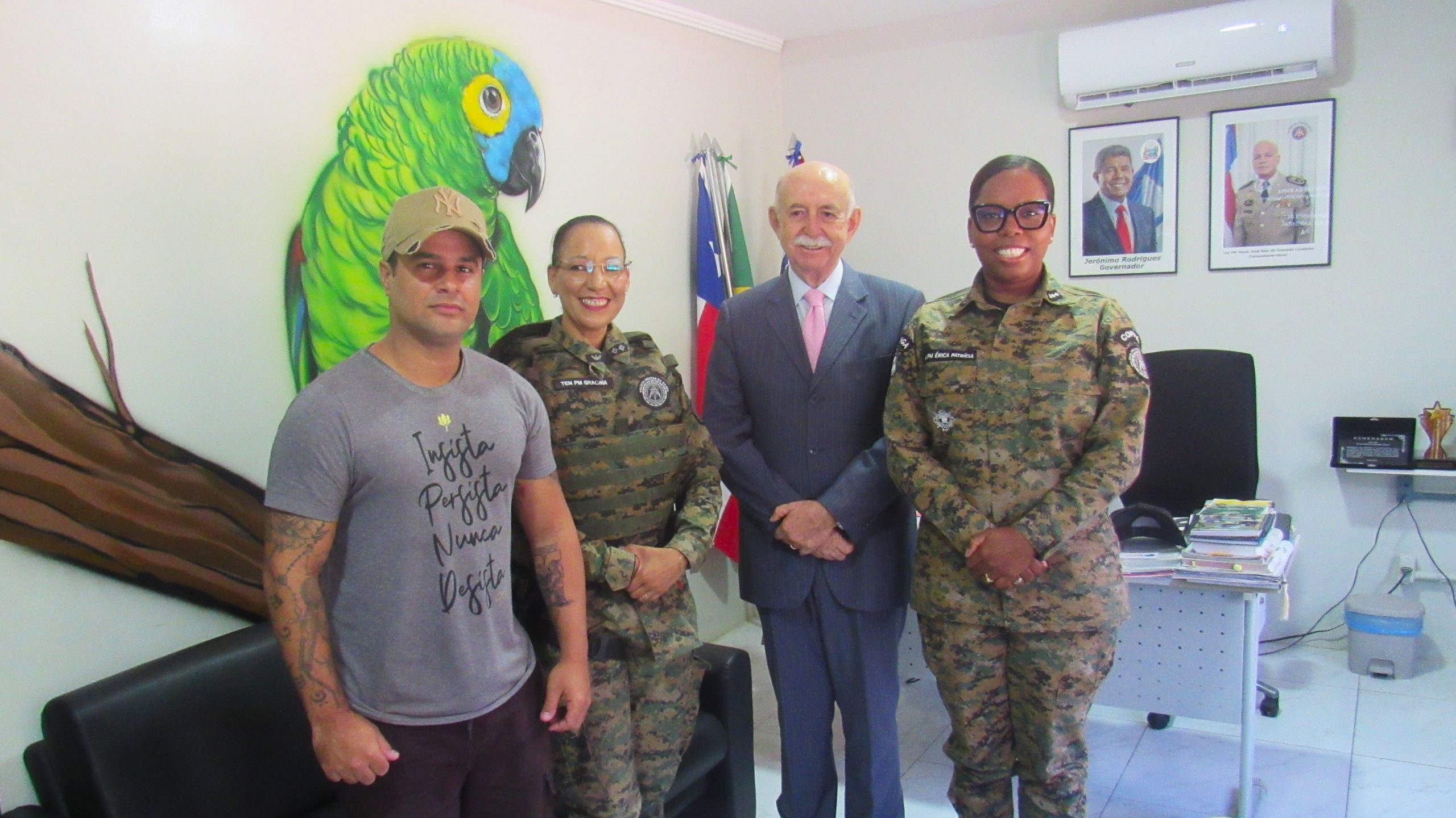 Desembargador do TJBA prestigia Soldado da PMBA que foi voluntário dos resgates no Rio Grande do Sul    