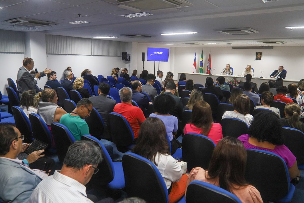 “TJBA Mais Perto” realiza ações no Fórum Ministro Adhemar Raymundo da Silva; essa é a segunda visita pelo projeto    