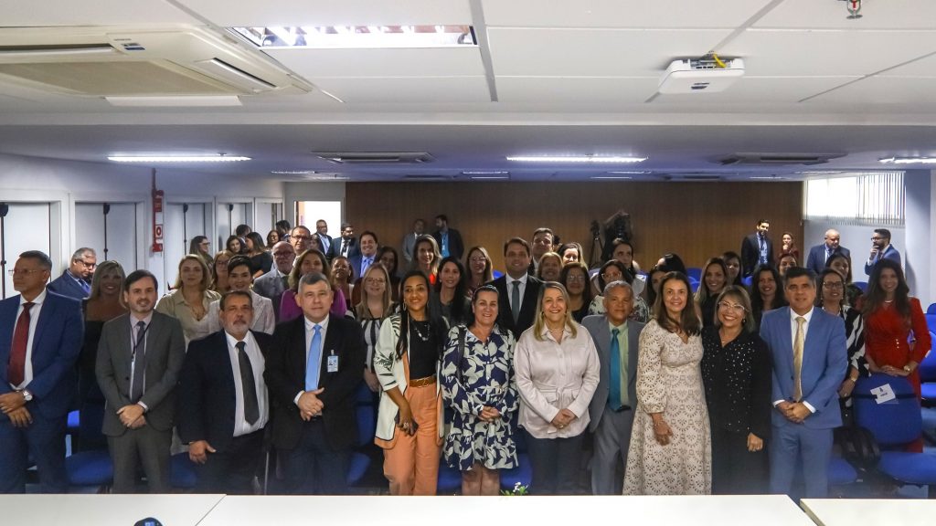 “TJBA Mais Perto” realiza ações no Fórum Ministro Adhemar Raymundo da Silva; essa é a segunda visita pelo projeto    