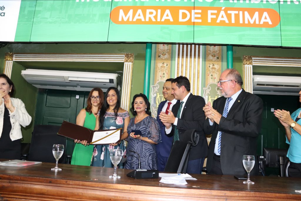 Desembargadora Maria de Fátima Carvalho recebe Medalha Mérito Ambiental Mário Leal Ferreira    
