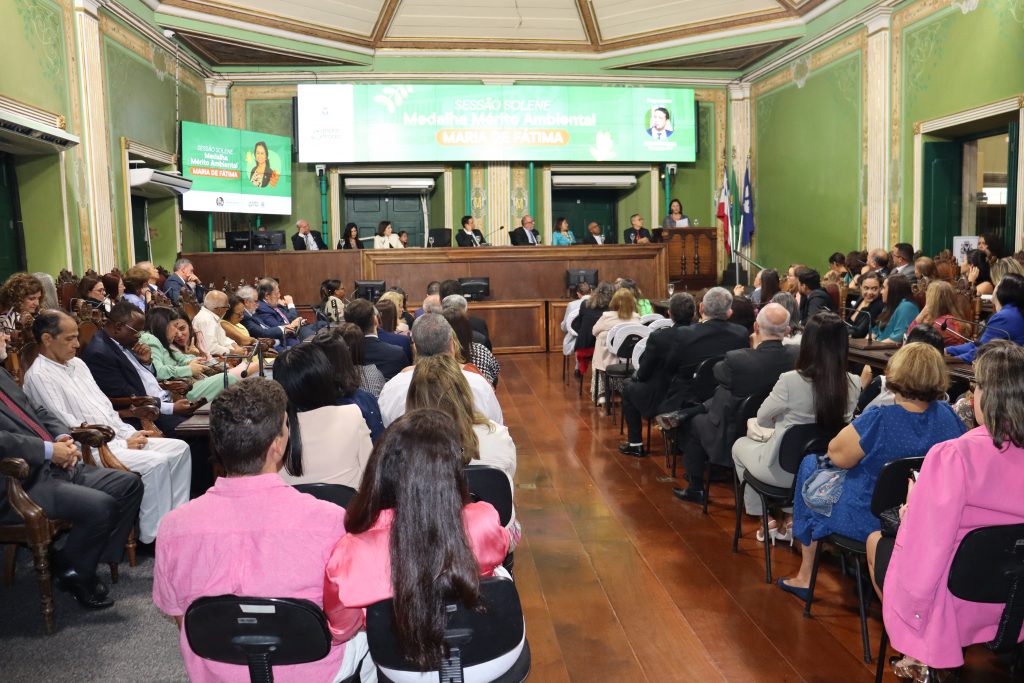 Desembargadora Maria de Fátima Carvalho recebe Medalha Mérito Ambiental Mário Leal Ferreira    