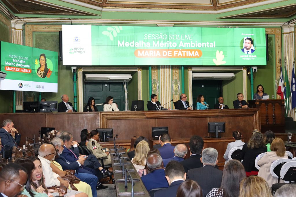 Desembargadora Maria de Fátima Carvalho recebe Medalha Mérito Ambiental Mário Leal Ferreira    