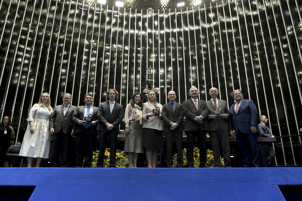 TJBA recebe o Prêmio Adoção Tardia: campanha “Filhos são eternos bebês” é reconhecida no Plenário do Senado