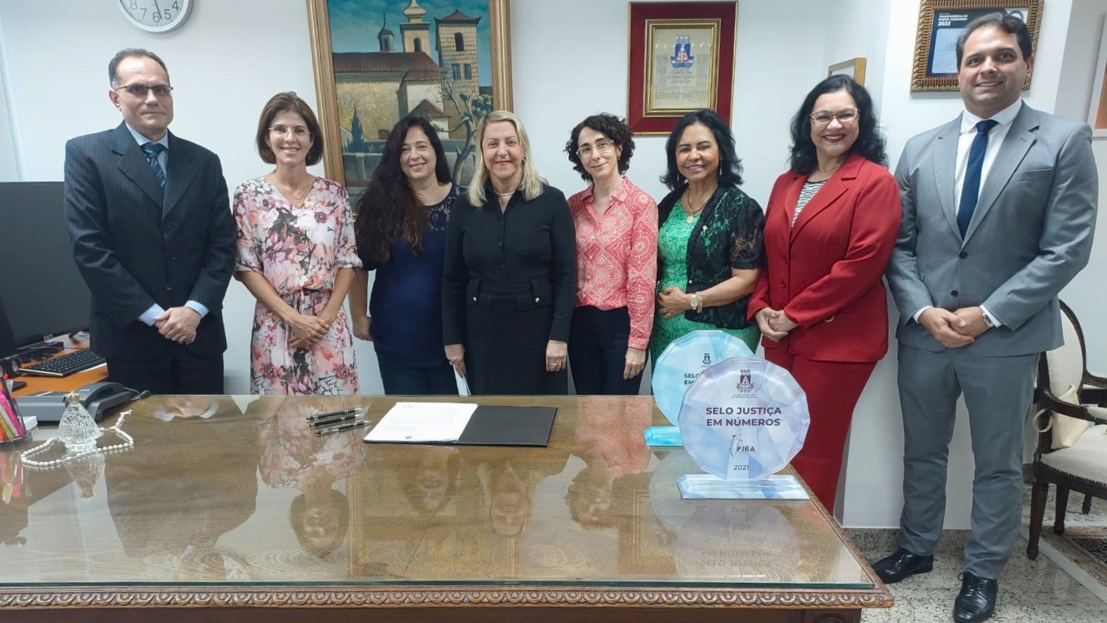 TJBA renova Termo de Cooperação com o Centro Universitário Jorge Amado; parceria mantém a 3ª Vara de Violência contra a Mulher na instituição de ensino    