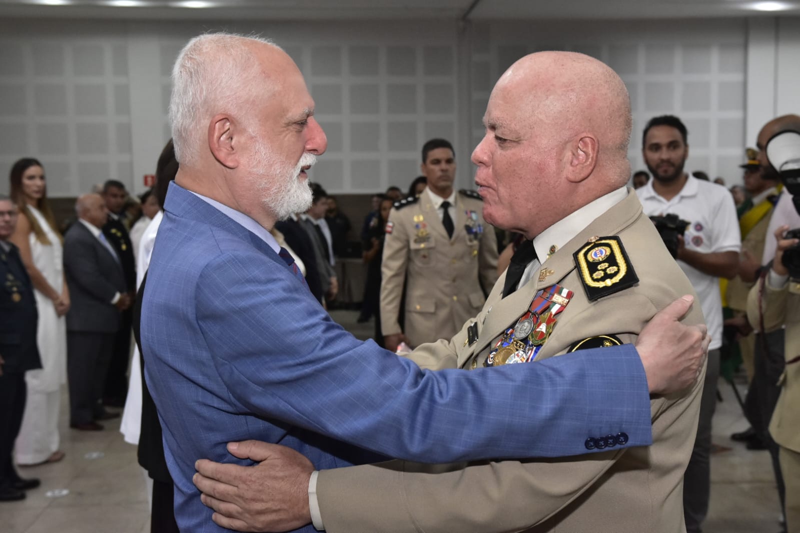 Desembargador Nilson Soares Castelo Branco recebe Medalha da Aviação da PMBA   