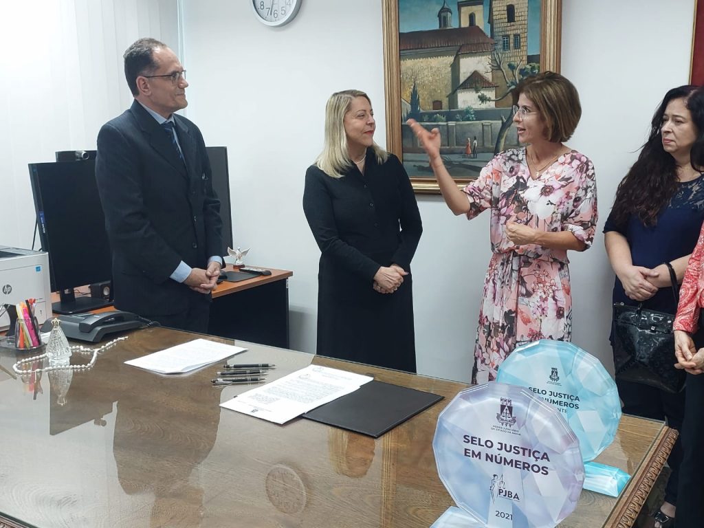 TJBA renova Termo de Cooperação com o Centro Universitário Jorge Amado; parceria mantém a 3ª Vara de Violência contra a Mulher na instituição de ensino