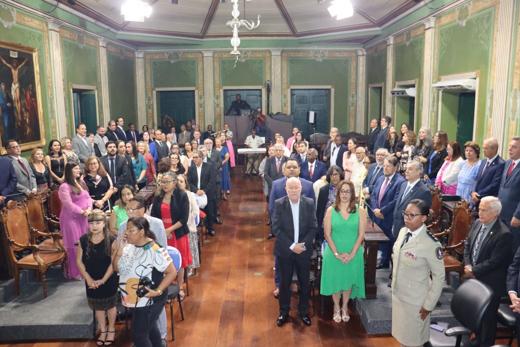 Desembargadora Maria de Fátima Carvalho recebe Medalha Mérito Ambiental Mário Leal Ferreira    