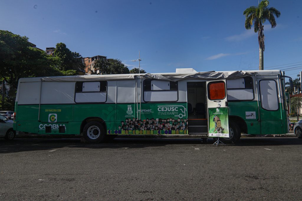 Ônibus itinerante do TJBA presta atendimento gratuito à população no estacionamento do Dique do Tororó até 14 de junho, durante a Semana da Conciliação