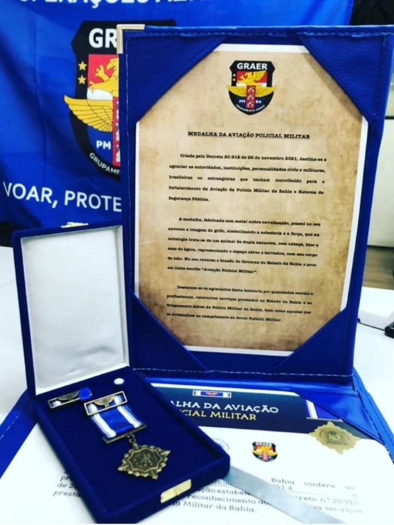 Desembargador Nilson Soares Castelo Branco recebe Medalha da Aviação da PMBA   